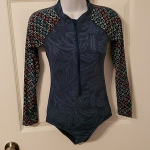 Long sleeve zipped rash guard bathing suit